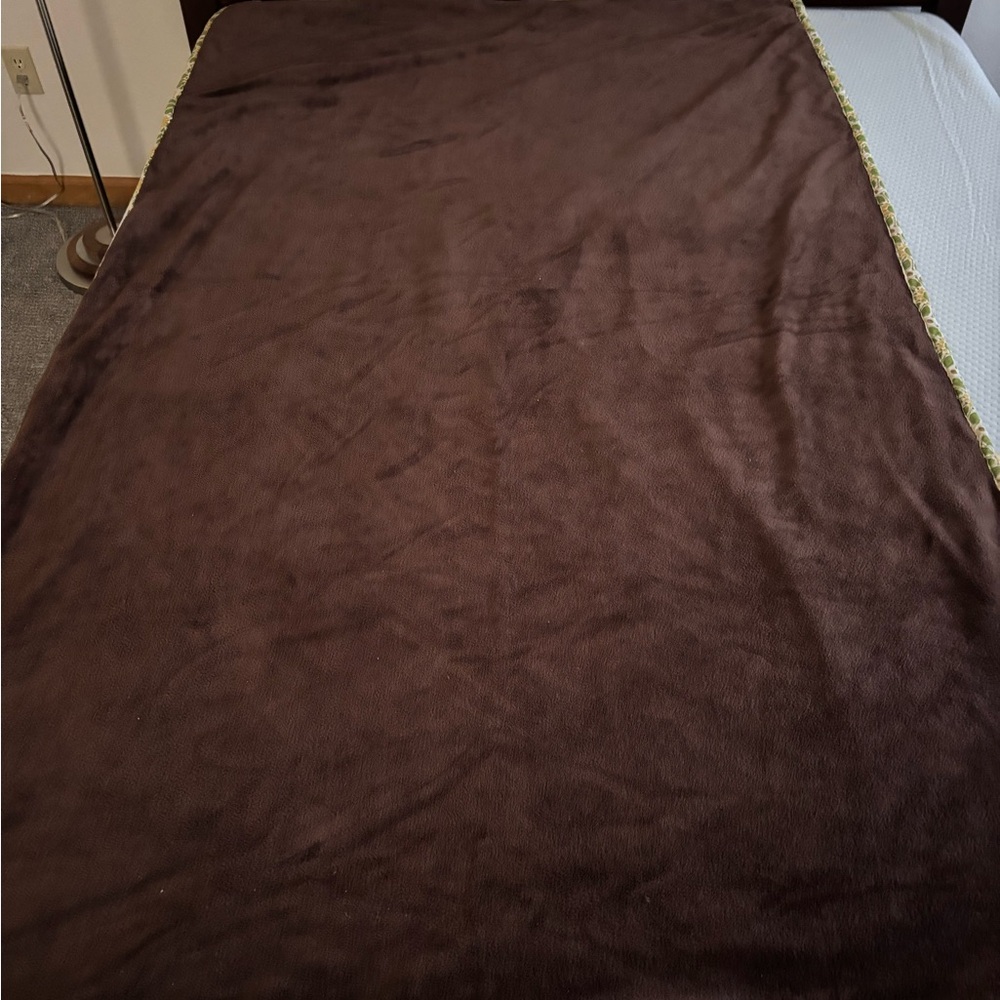 Mid Century Modern throw with soft brown under fabric - Picture 5 of 5